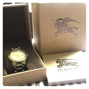 GORGEOUS  Burberry watch